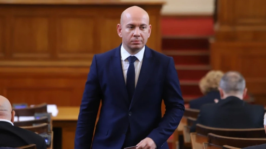 Привърженици на Възраждане се събират пред ВМЗ - Сопот