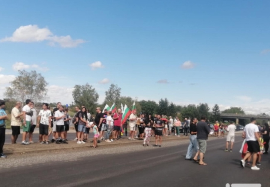 Протестиращи плевенчани затвориха републиканския път за София
