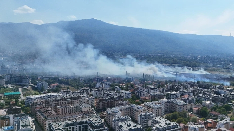 Пожар в склад за фолио в столичния кв. Илиянци