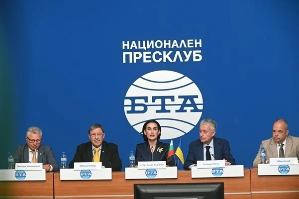 Руска ракета удря Киев на 200 метра от хотел, в който била българска делегация