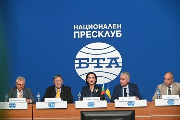 Руска ракета удря Киев на 200 метра от хотел, в който била българска делегация