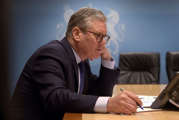 Стармър призова Израел да промени курса