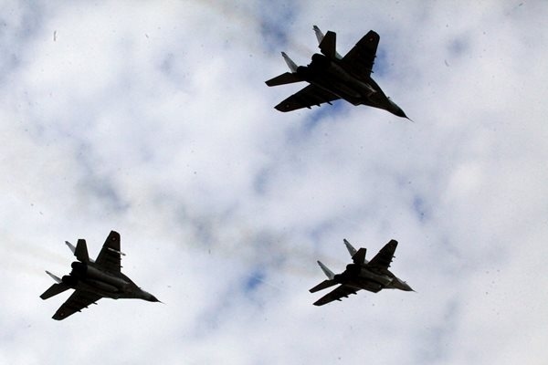 Български и румънски пилоти с успешна тренировка на мисията по охрана на въздушното пространство