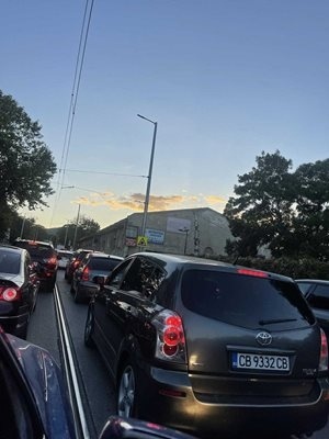 Големи задръствания в началото на дългия уикенд