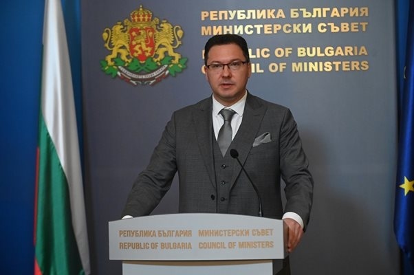 Митов: Вотът на недоверие беше като фейсбук пост с тролски коментари