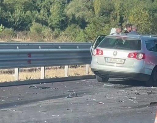 Верижна катастрофа на АМ Струма,  движението е затруднено