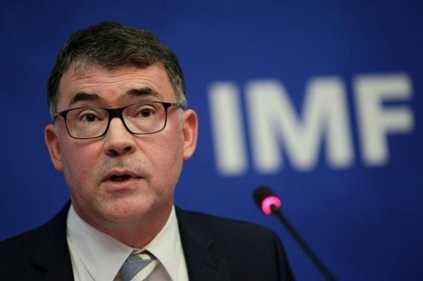 МВФ: Ще прегрее икономиката, ако продължи вдигането на заплатите
