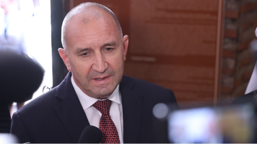 Радев: Трябва стена срещу покварата във властта и Пеевски