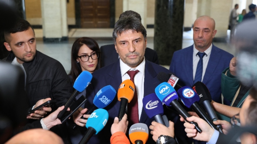Над 43 хил. евро са открити в домовете и колите на служителите на ДАИ, задържани за подкуп