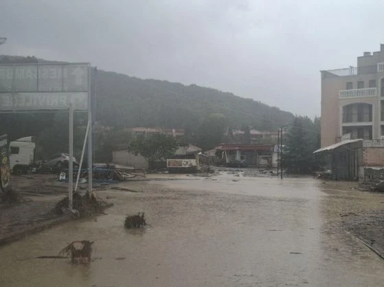 След опустошителния потоп: Какво се случва в Елените