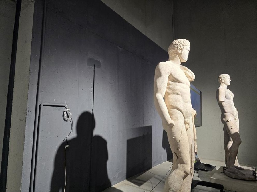 Тайните около втората скулптура от Хераклея Синтика – вероятно военен, починал млад