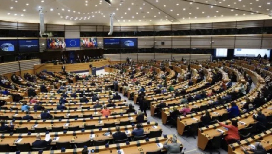 АФП: Нараства напрежението в Европарламента