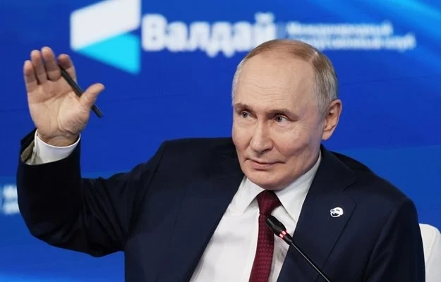Путин празнува 73-ия си рожден ден в работна обстановка