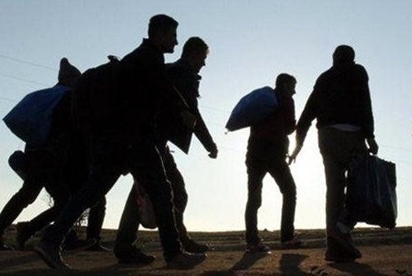 Гърция планира да намали драстично помощите за бежанци