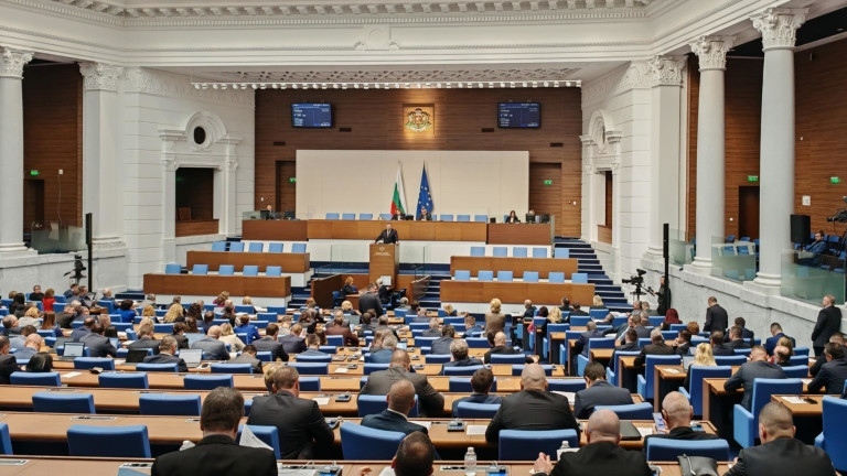 Депутатите отнеха от президента правото да избира шефовете на ДАР и ДАТО