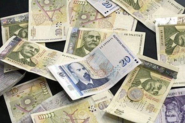 Триумфът на държавните служители - увеличават се в 198 общини, в 226 вземат по-големи заплати от частника