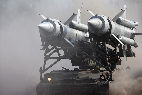 Северна Корея показа нова балистична ракета на военен парад
