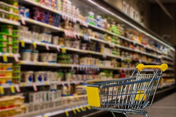 КЗК: Надценките на млечните продукти в магазините достигат до 90%