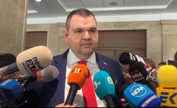 Пеевски: До понеделник ГЕРБ ще реши какво ще се случи с кабинета. Радев трябва да подаде оставка