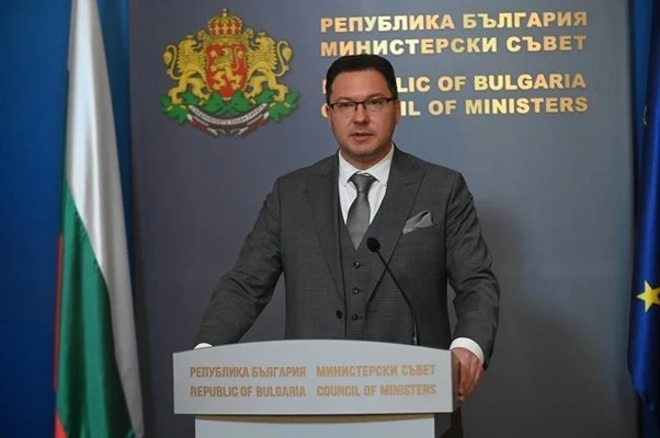 Митов: Химикалката за смяна на министри и преговори е в премиера