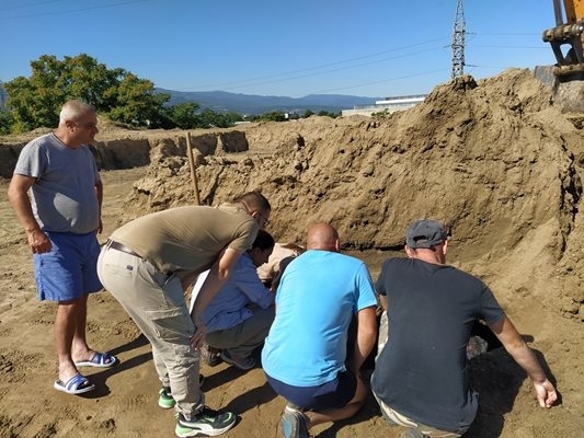 Двама поляци ще лежат в затвора за иманярство край Рупите