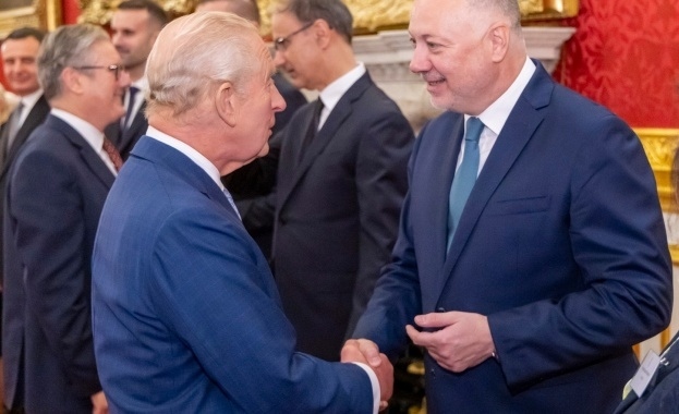 Премиерът Желязков разговаря с крал Чарлз III, покани го да посети България отново