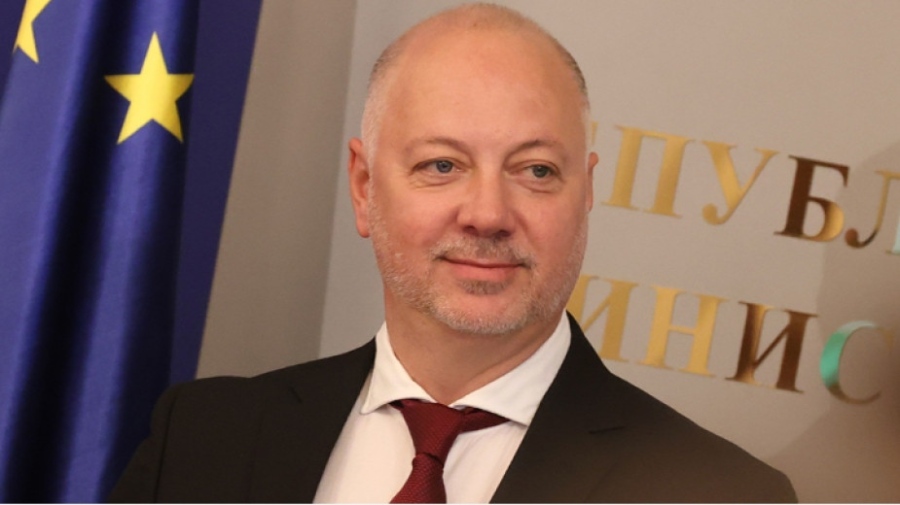 Премиерът свиква съвещание с министри заради санкциите срещу Роснефт и Лукойл