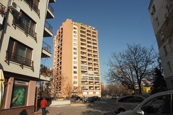 Еврото вкара в банките 11 млрд. лв., имоти и потребление извадиха над 7 млрд.