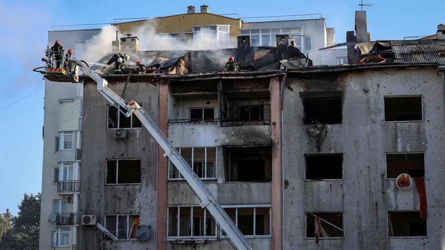 Два многоетажни жилищни блока в Киев са поразени при руско нападение