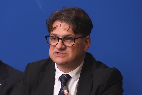 Мариан Бачев подава оставка след гей оргията с изнасилено момче