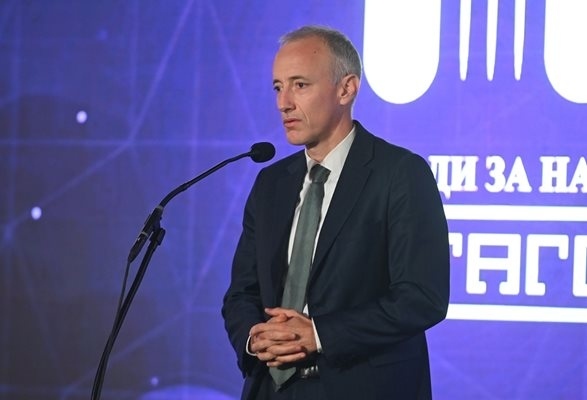 Министър Вълчев: Национална политика трябва да свързва образованието с пазара на труда