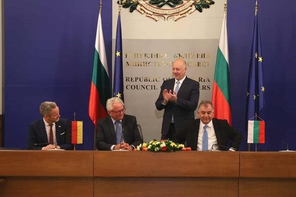 Държавата създава дружество, което да построи заводите на ВМЗ и Райнметал