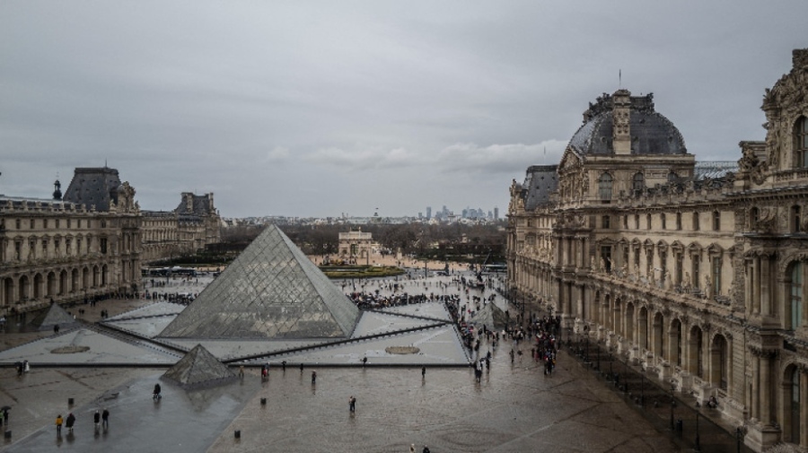 Обирът на Лувъра: Още арести, но безценните бижута остават в неизвестност