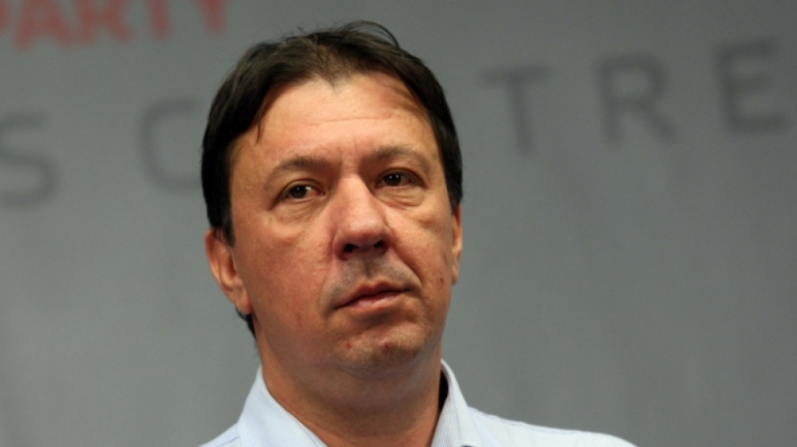 Явор Куюмджиев: Ако не бъде одобрена сделката за Лукойл, ще има криза с горивата