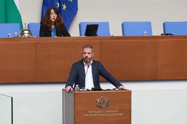 Управляващата коалиция иска забрана на износа на горива