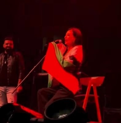 Цеца развя българското знаме в Северна Македония и разяри публиката