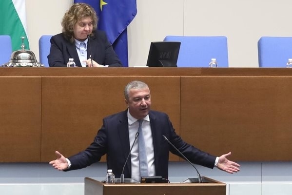 Драгомир Стойнев: Ще увеличим данък дивидент, няма да вдигаме пенсионната възраст