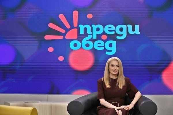 Венета Райкова избяга от страната на романтично пътуване до Париж