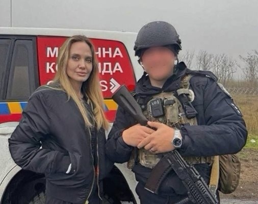 Aнджелина Джоли: Хората в Херсон живеят с опасността всеки ден