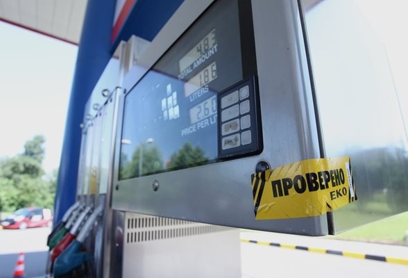 За един уикенд бензинът и дизелът поскъпнаха с 3 ст.