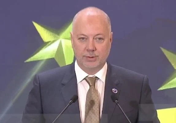 Желязков: Кабинетът обсъжда имена за специален управител на Лукойл