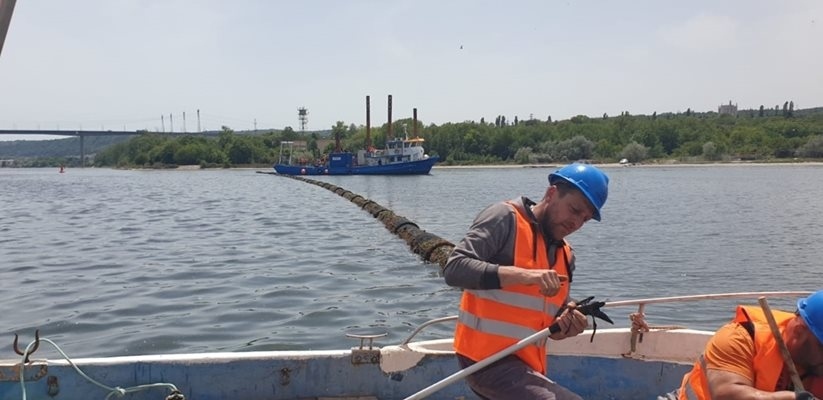 Пак изтичат отпадни води във Варненското езеро