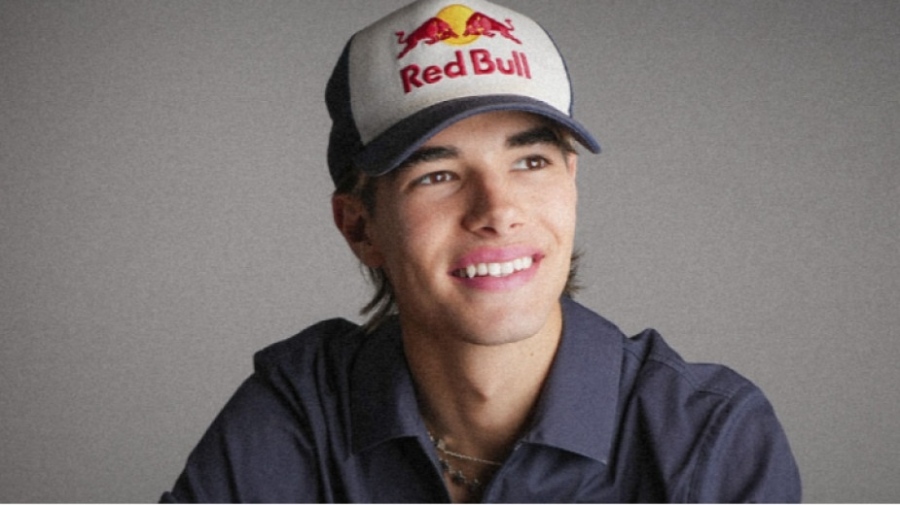 Никола Цолов дебютира във Формула 2 този месец