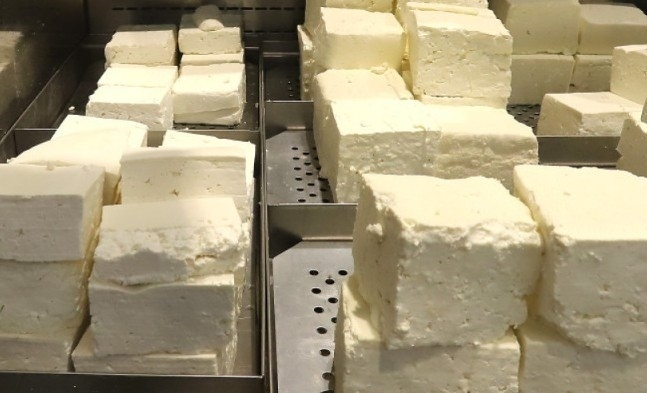 Заливат училища, детски градини и хотели с опасни имитиращи продукти?