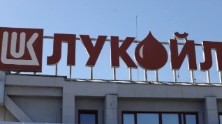 Американска частна инвестиционна компания с интерес към активите на Лукойл