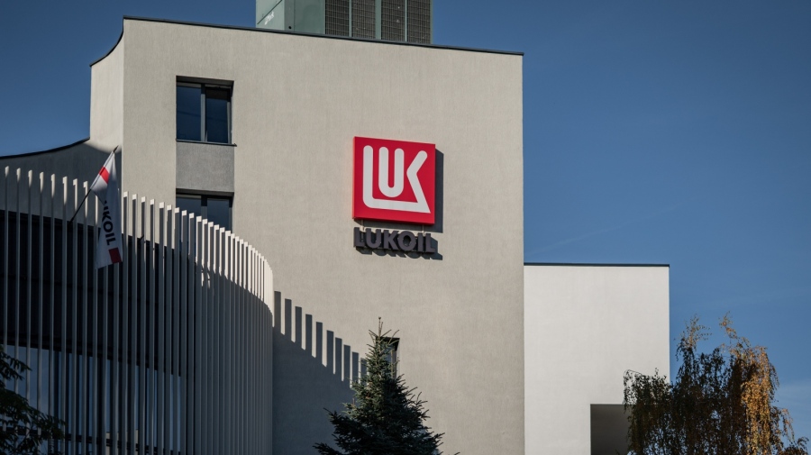 Каква ще е съдбата на рафинериите на Лукойл на Балканите?