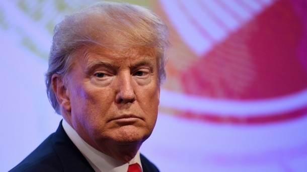 Досиетата Епстийн: Колко опасно може да стане за Доналд Тръмп