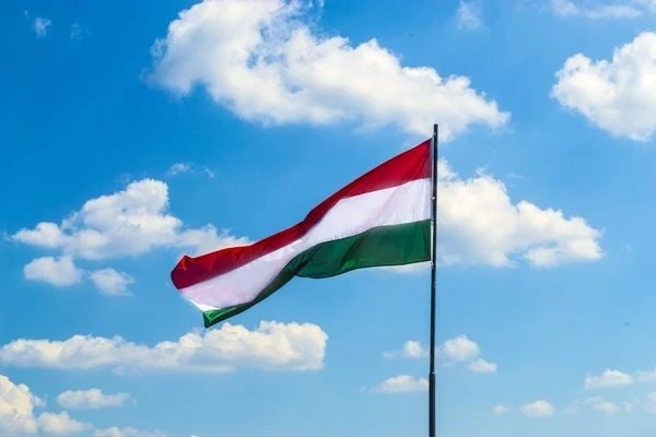 САЩ разрешиха трансакции с руски банки в Унгария заради нова АЕЦ