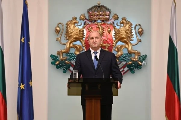 Румен Радев поиска оставката на правителството и предсрочни избори