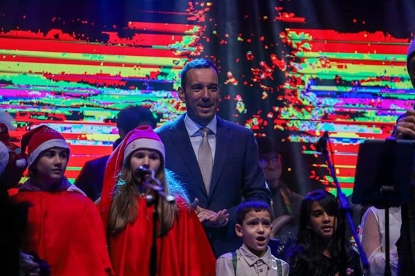 Вижте как Терзиев пее Jingle Bells с Орлин Павлов и деца на запалването на елхата